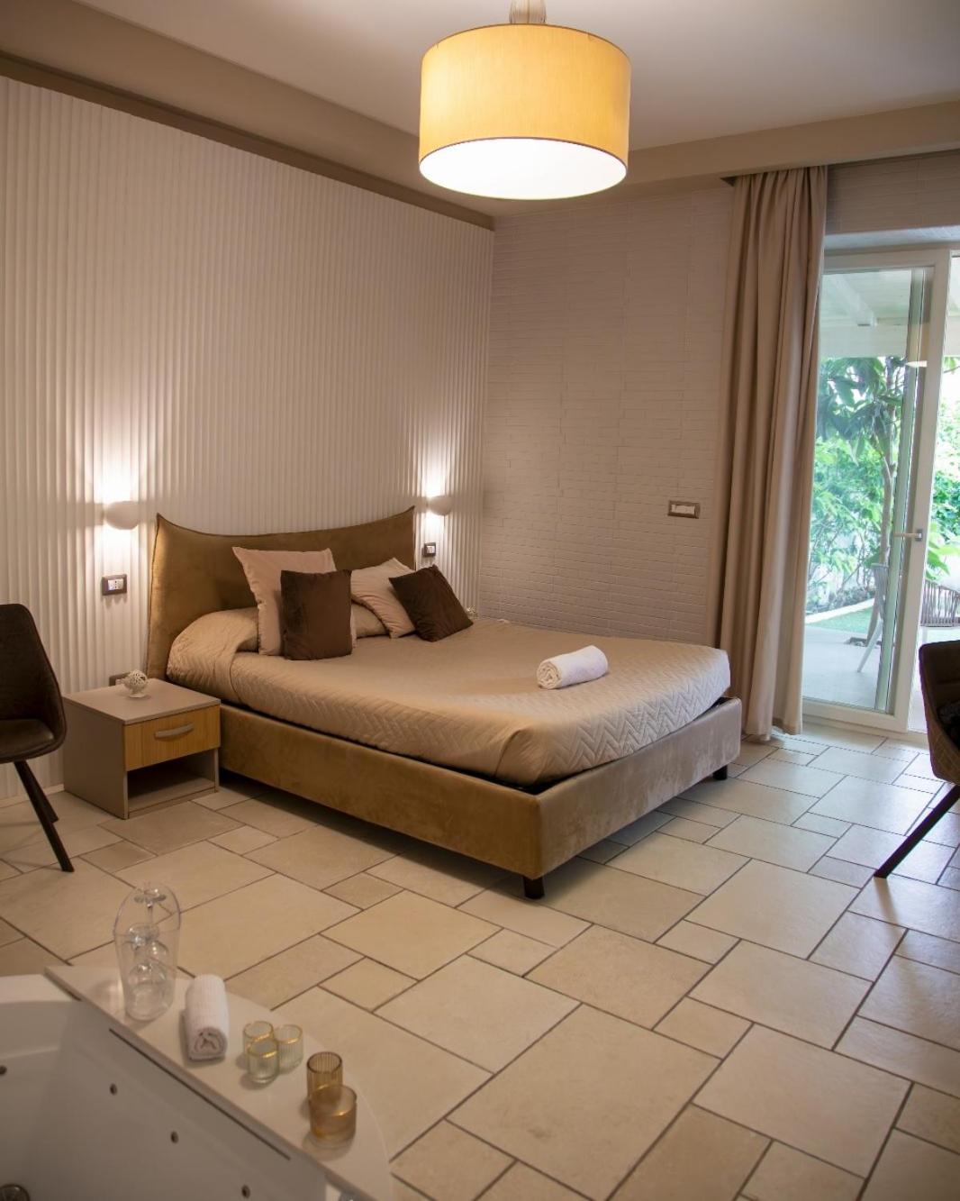 Lux Suite Taranto Exterior foto